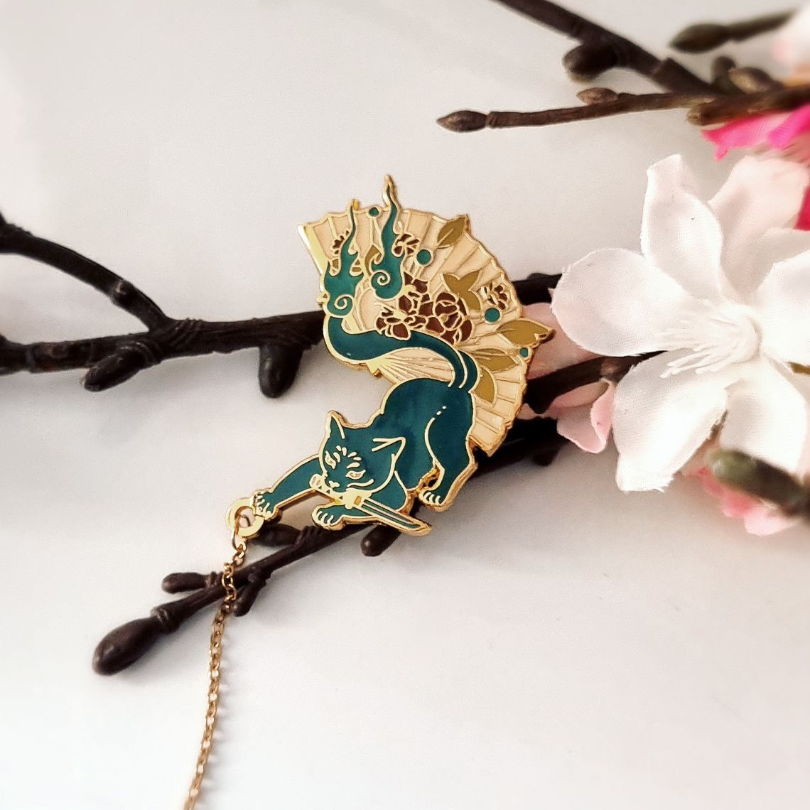 Kurayami Enamel Pin - Nekomata