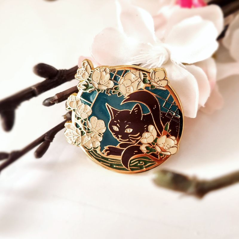 Kurayami Enamel Pin - Bakeneko